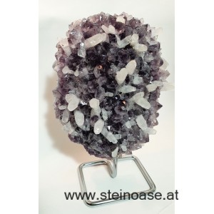 Amethyst mit Calciten auf Ständer